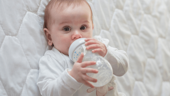 Baby drinking bottle 